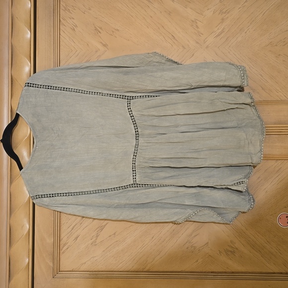 Be Boho olive green batwing sleeved top in a size medium with sheer lattice desi - Picture 6 of 10